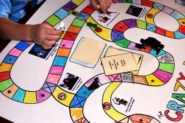 CREATE YOUR OWN BOARD GAME